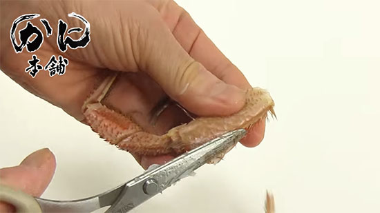 脚の側面を切り終えた