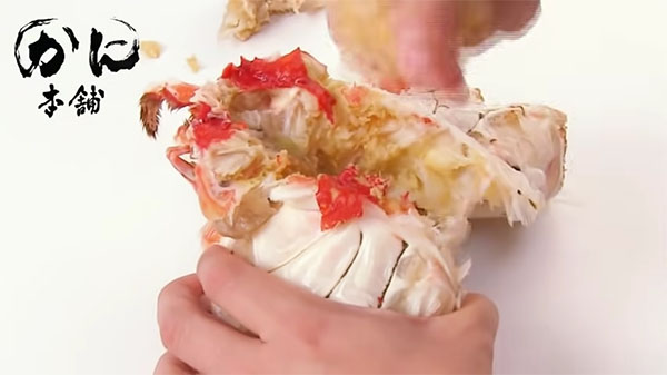 口の部分を取り除いている所