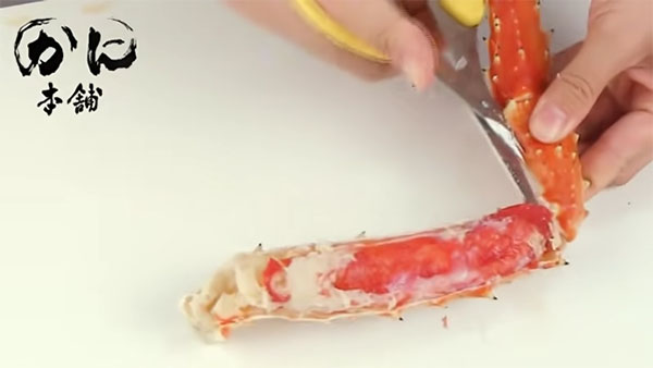 片方の側面を切り終えた