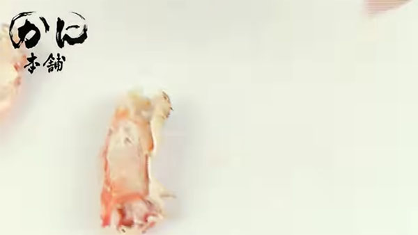 側面を切り、殻を外した